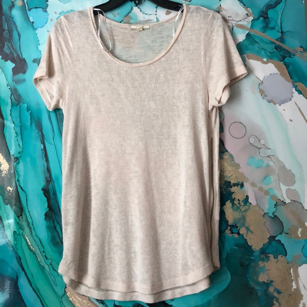 🐦Pleione Cream tee with gold zippers on each side